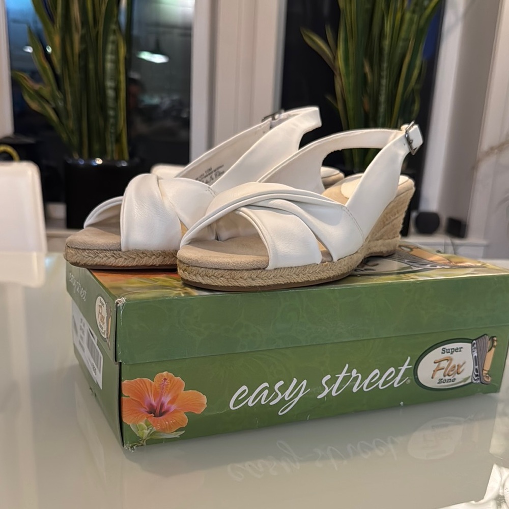 Easy Street Espadrille Sandals - size 10